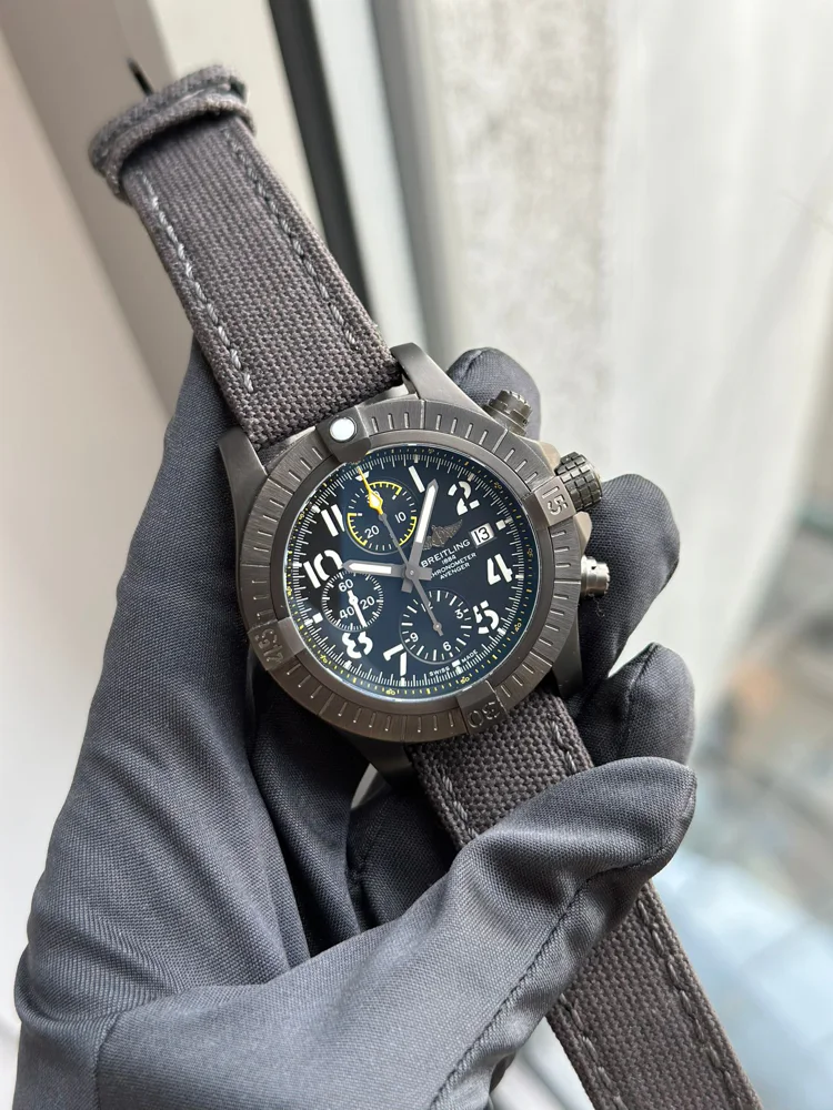 Breitling Avenger V13317101B1X2